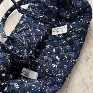 NWT Vera Bradley Navy Quilted Ultralight Duffel Medium - Fleur Medallion
